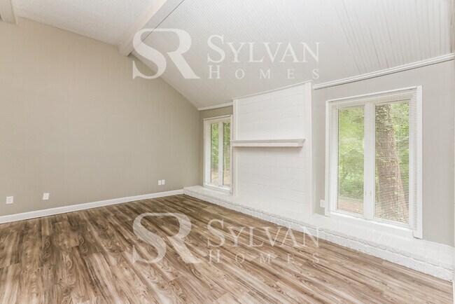 Building Photo - Discover Spacious Comfort & Fun