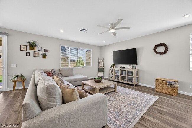 Building Photo - 10662 Carnes Ave