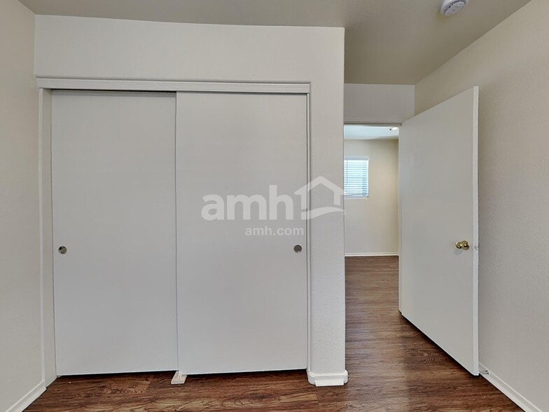 Building Photo - 18554 W Mariposa Dr