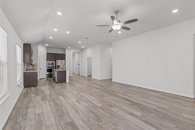 Building Photo - 562 Leadtree Loop