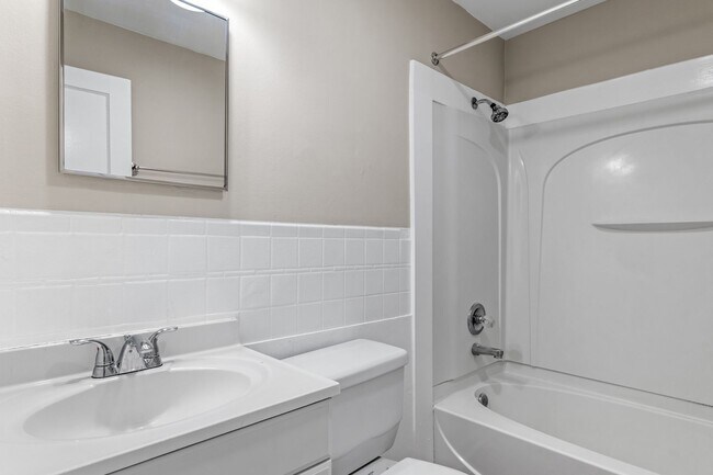 Building Photo - 508 Mayflower Dr