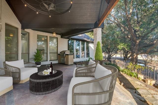 Building Photo - 422 Mustang Dr