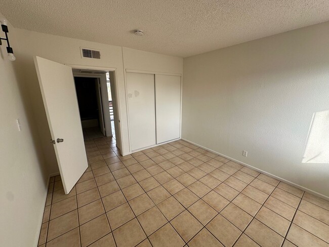 Building Photo - 4p6318