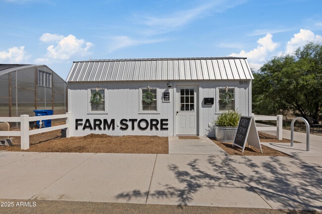 Building Photo - 4658 S Vapor