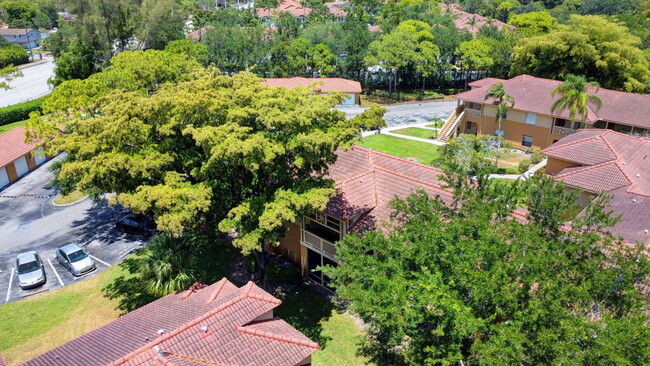 Building Photo - 4847 Via Palm Lakes