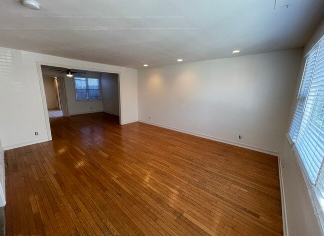 Building Photo - 430 Olive St