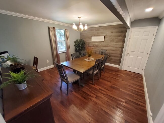 Building Photo - Sevierville 37862 - Showings begin July 11, 2026 - Fully Furnished! Long term or 3 Month Lease Co...
