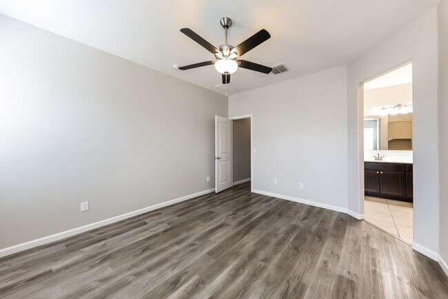 Building Photo - 6981 S Blue Hills Dr