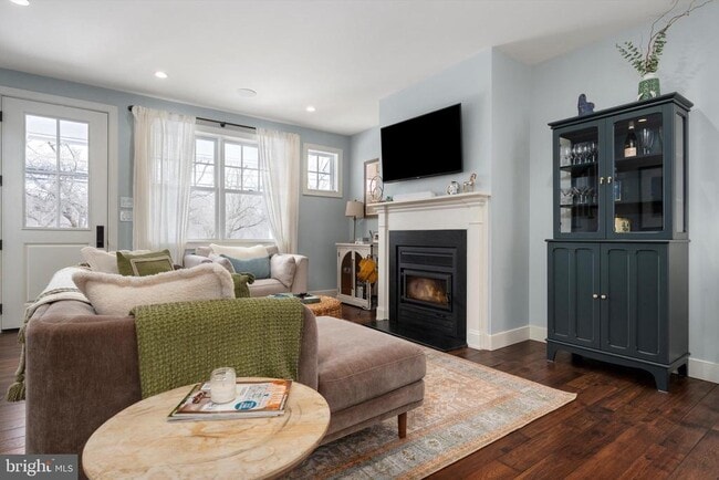 Building Photo - 3741 River Rd