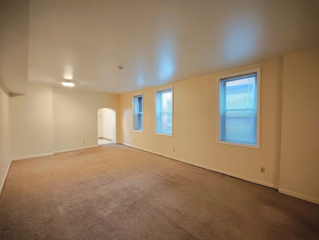 Building Photo - *Spacious 1BD/1BA 2nd Floor Apartment for rent in Dormont*