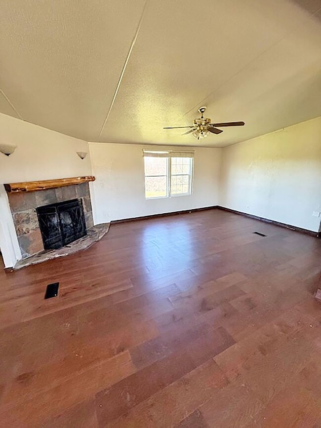 Building Photo - Beautiful 4 Bedroom 2 Bath manufactured home in Rhome Texas on 2 acres.