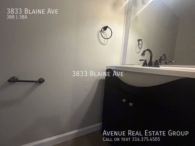 Building Photo - 3833 Blaine Ave