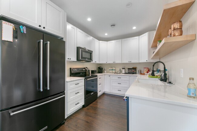 Building Photo - 645 US-12