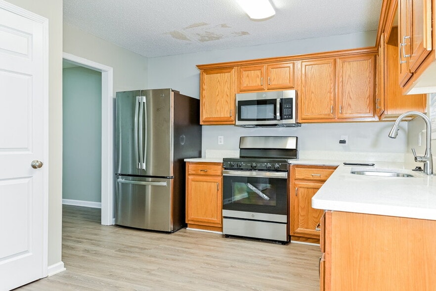 Building Photo - 5391 Katherine Village Dr