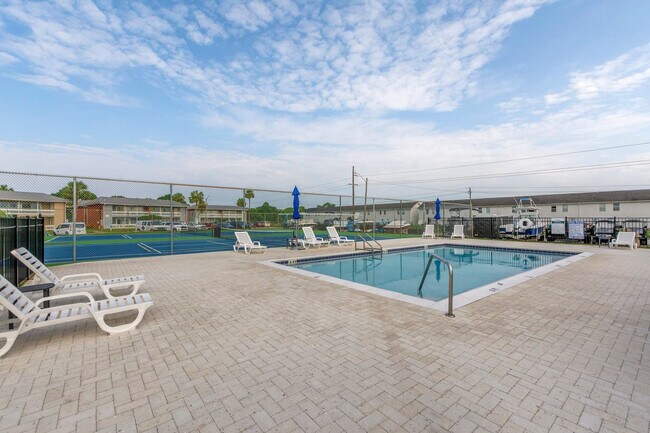 Building Photo - 4000 Gulf Terrace Dr