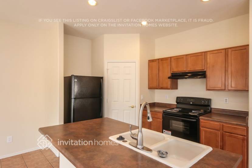 Building Photo - 2593 E Riviera Dr