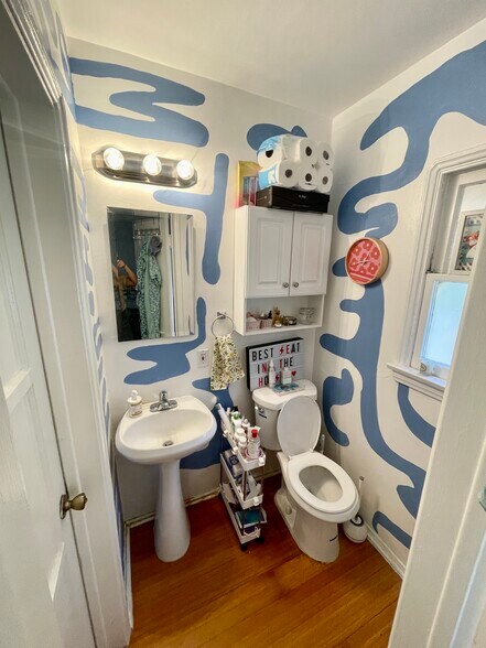 Bedroom 2 bathroom - 1900 S Holt Ave