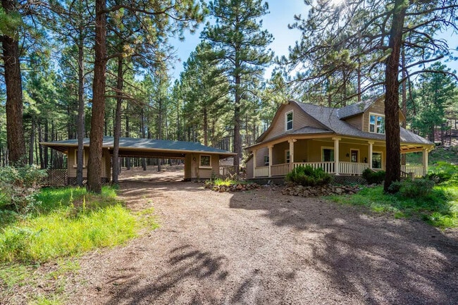 Building Photo - 4955 Hidden Hollow Rd