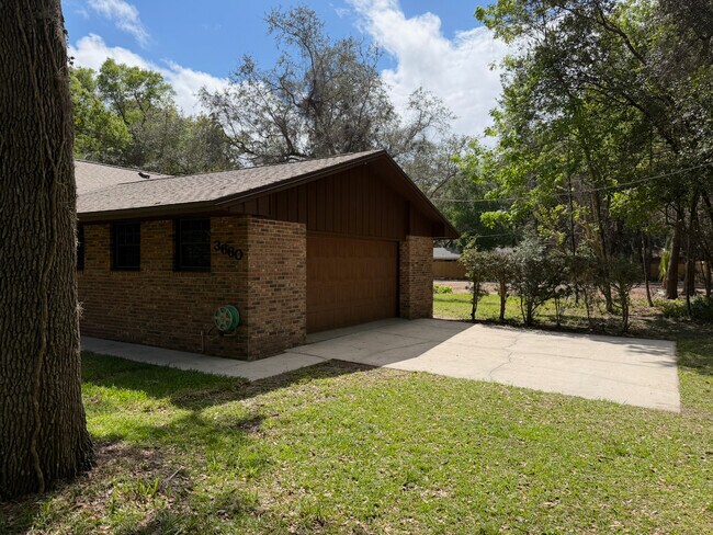 Building Photo - 3660 Crazy Horse Trail