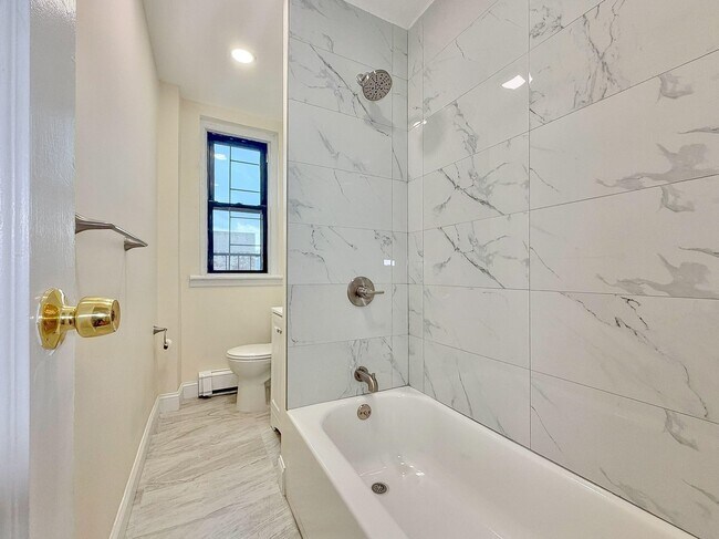 Building Photo - 327 8th St