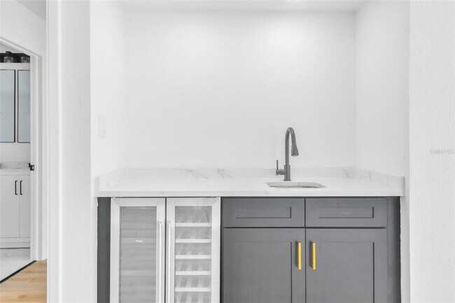 Building Photo - 1110 Woodcrest Ave