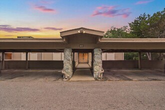 Building Photo - 893 Cliffs Dr