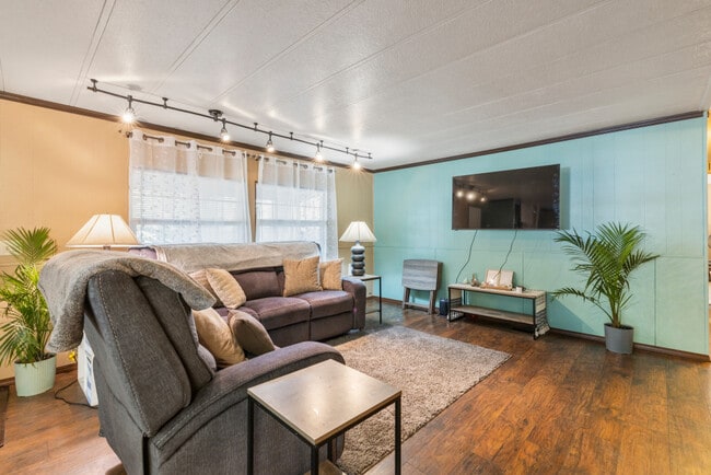 Building Photo - 18010 Ponderosa Ln