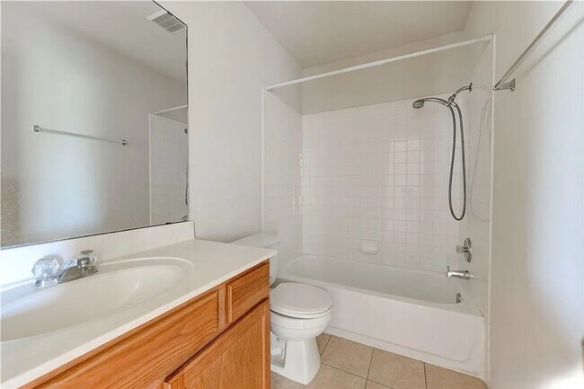 Building Photo - BEAUTIFUL AND SPACIOUS HOME