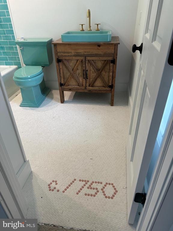 Building Photo - 857 River Rd