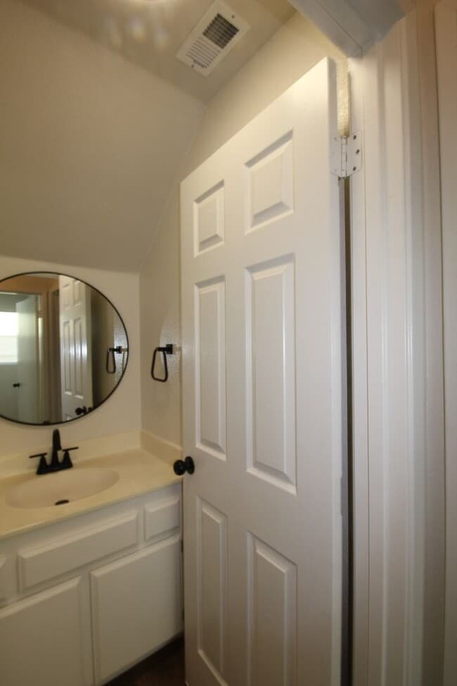 Building Photo - 9405 Salinger St