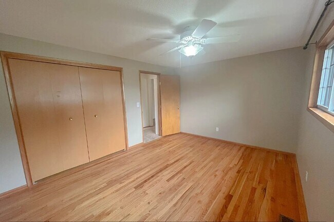 Building Photo - 15560 SE Thorville Ave