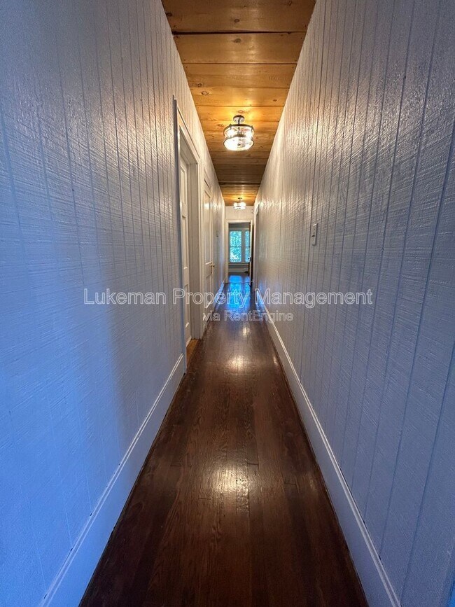 Building Photo - 428-428 S Westnedge Ave