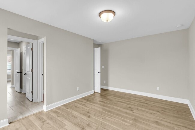Building Photo - 687 Black Pine Rd