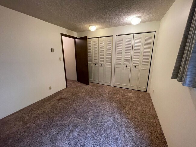 Building Photo - Payd27