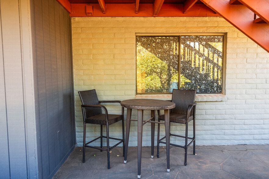 Building Photo - 350 Panorama Blvd