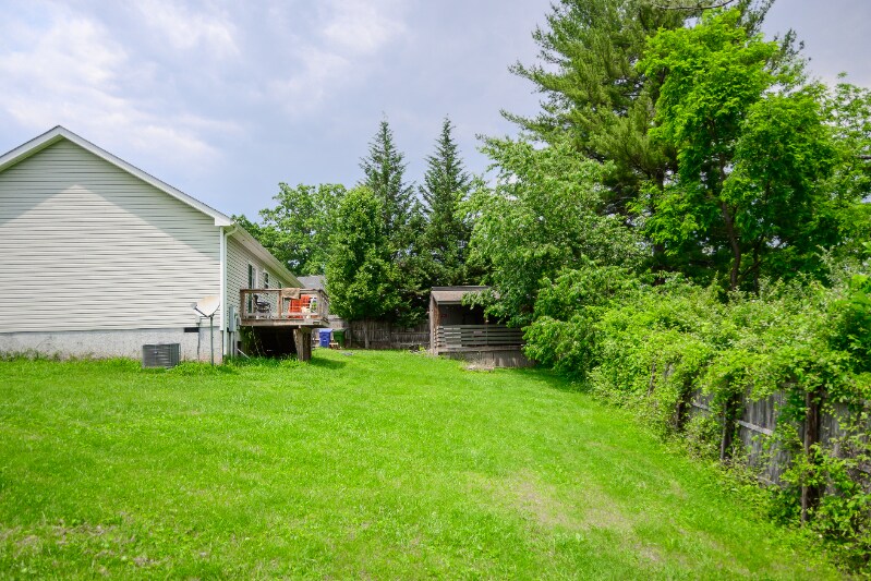 Building Photo - 24 Oakcrest Dr