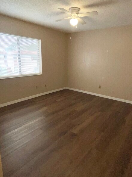 Building Photo - 2085 Oak Meadow Cir