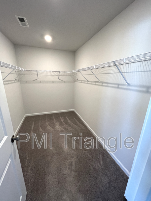 Building Photo - 5049 Tura St