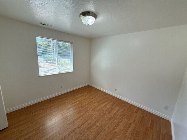 Building Photo - 5162 Lone Oak Rd SE