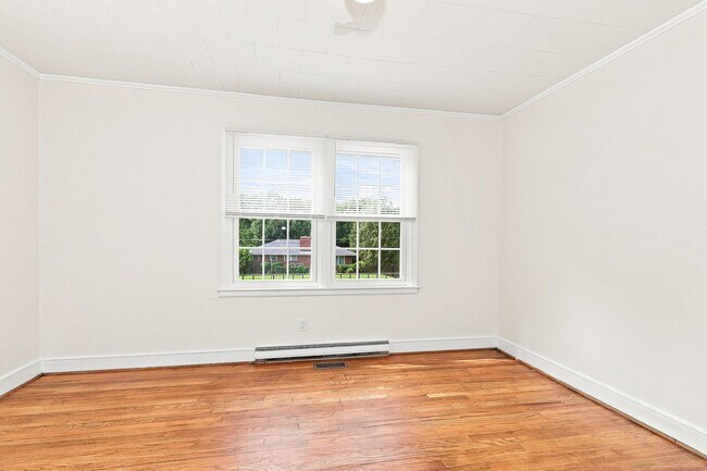 Building Photo - 403 W Pine St