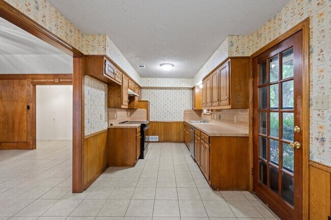 Building Photo - 504 Warbler Dr