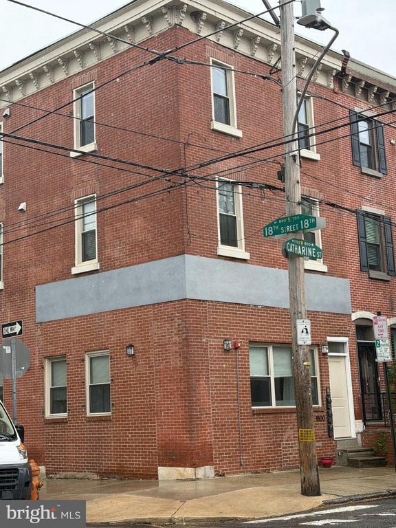 Building Photo - 1800 Catharine St