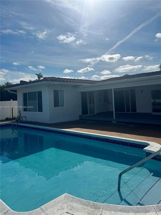 Building Photo - 16453 NE 33rd Ave