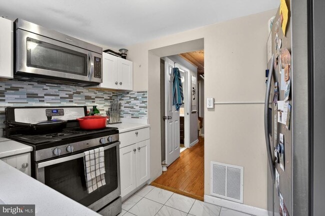 Building Photo - 416 E Flora St