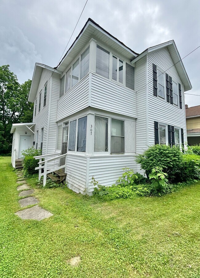 Primary Photo - 307 South Ave