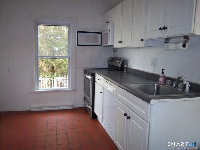 Building Photo - 12 Bluff Rd W