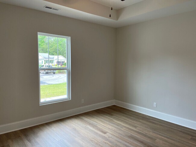 Building Photo - 3 Bedroom 2 Bathroom New Construction Hous...