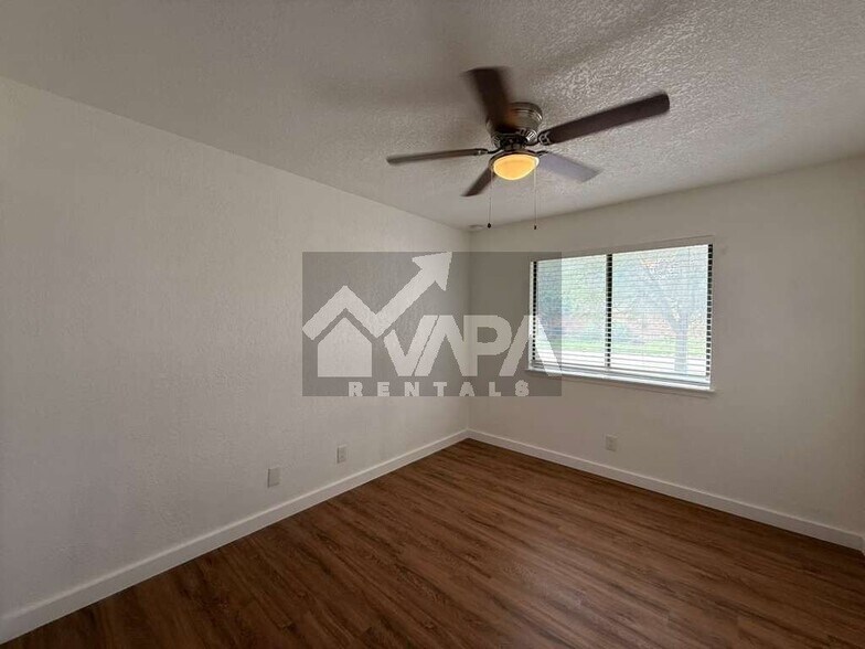 Building Photo - 13811 Flairwood St