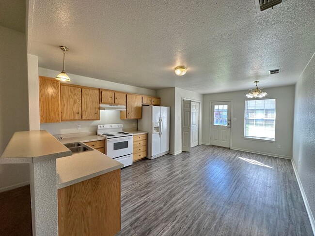 Building Photo - 3803 El Paso Dr