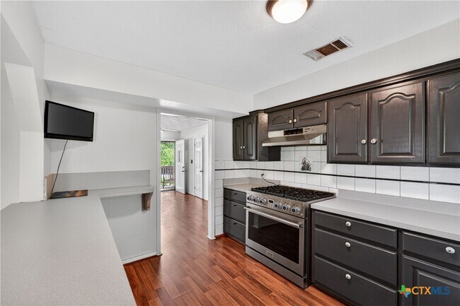 Building Photo - 14 Steele St